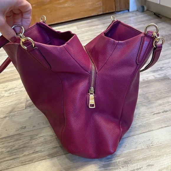 Coach Madison Pheobe Shoulder Bag in Pebbled Cranberry/Raspberry Leather - Picture 3 of 16